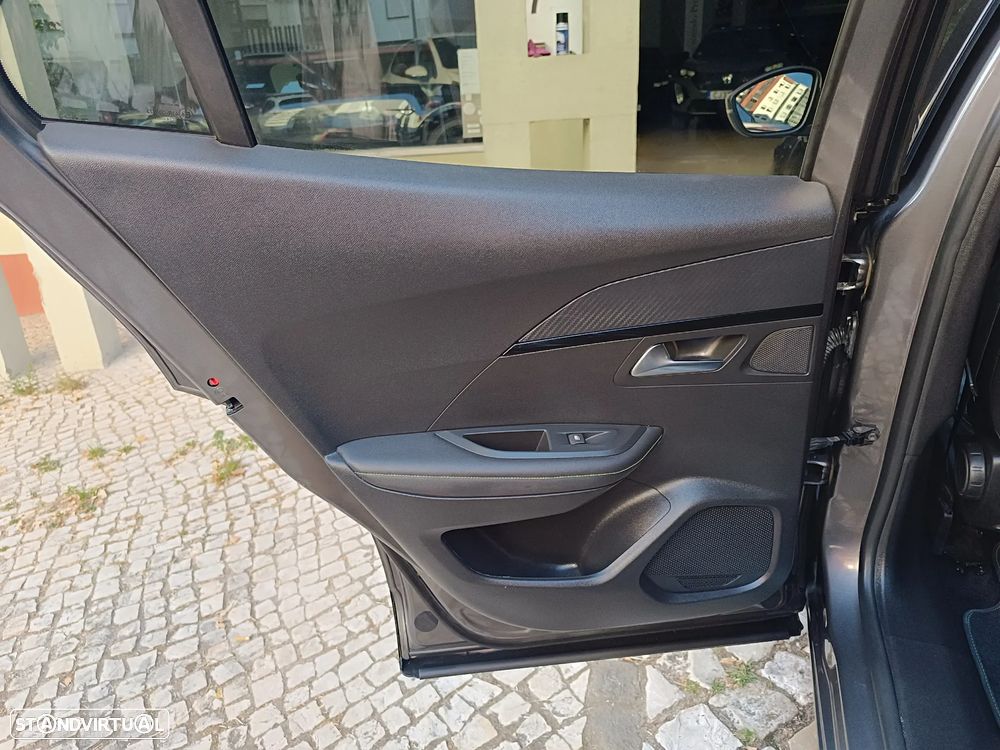 Peugeot 2008 PureTech 130 EAT8 GT - 20