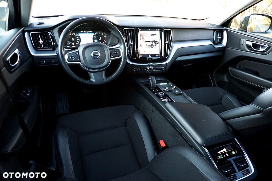 Volvo XC 60 B5 B Geartronic Momentum Pro - 24