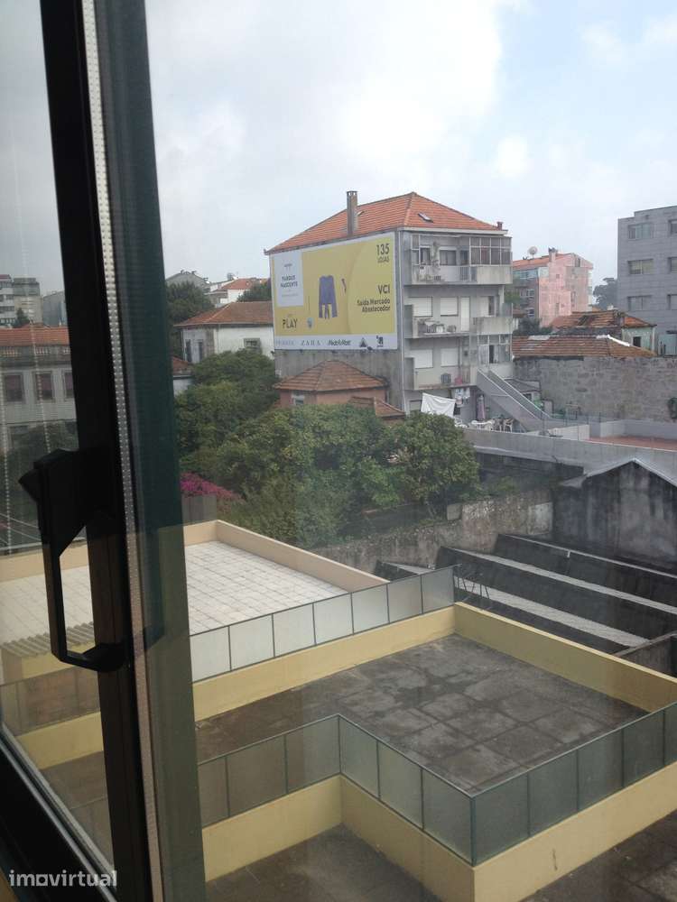 Arrenda-se apartamento T1 na Rua da Constituiçao - Grande imagem: 2/15