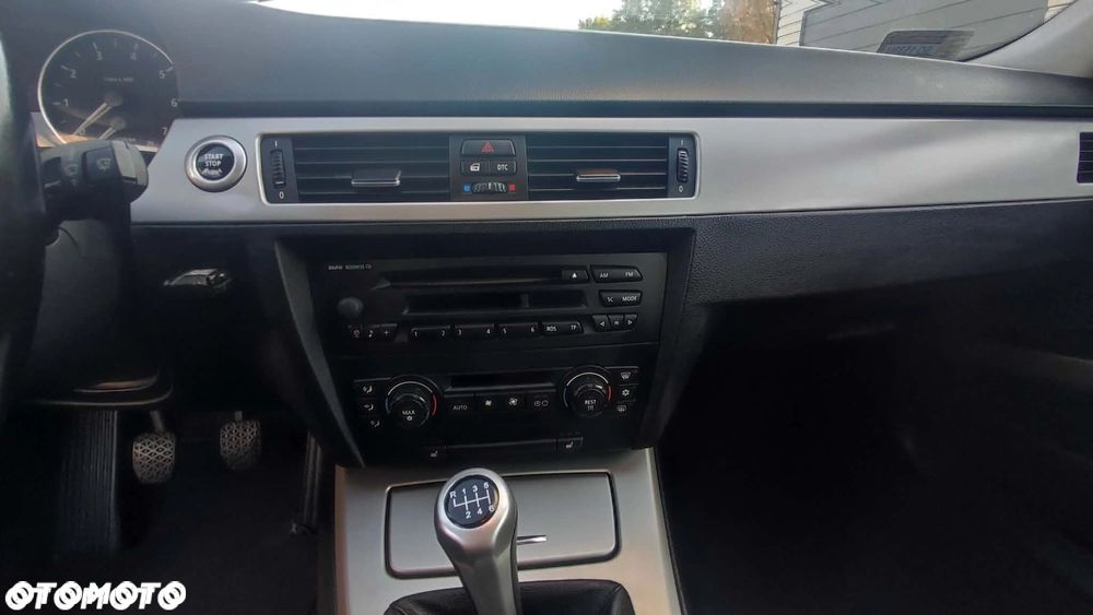 BMW Seria 3 318i - 12