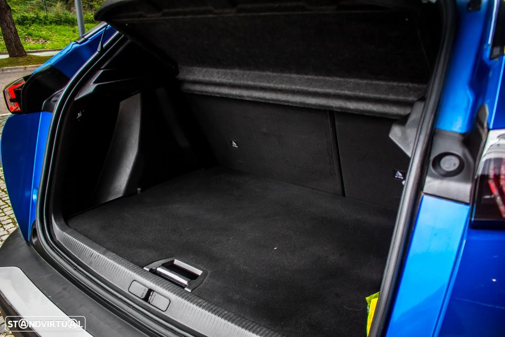 Peugeot e-2008 Allure - 31