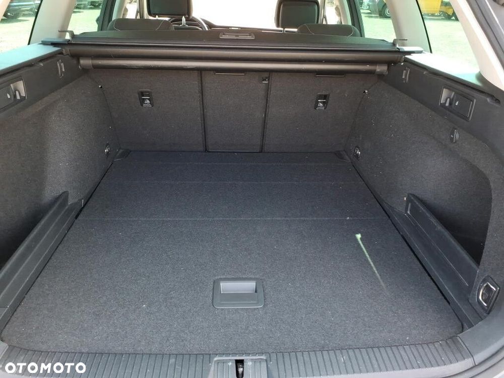 Volkswagen Passat - 10