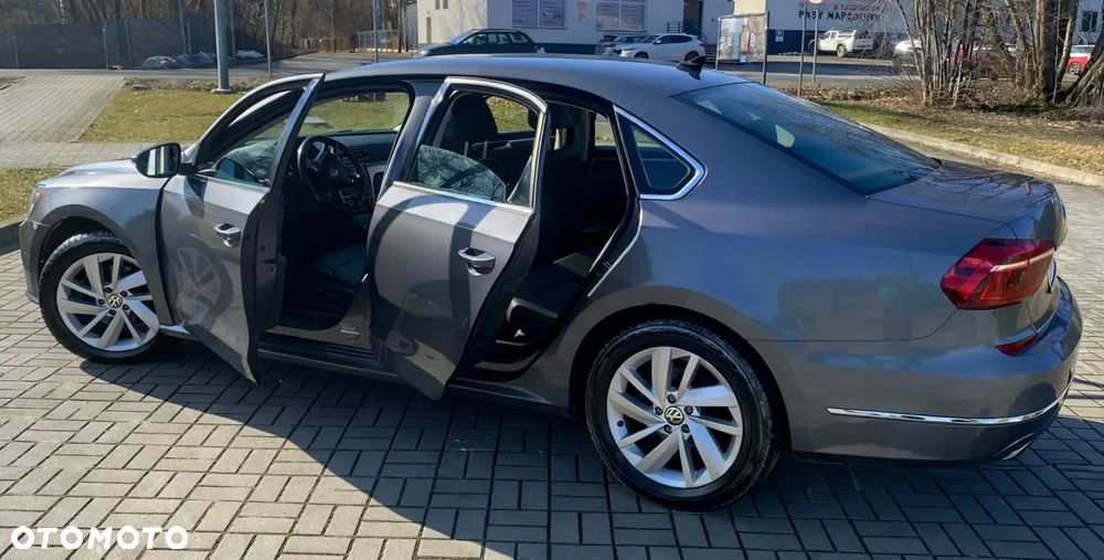 Volkswagen Passat - 2