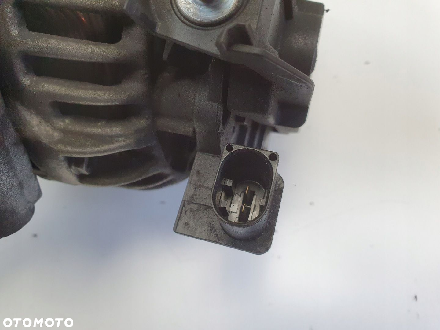 BMW E90 2.5 i ALTERNATOR 0124525083 155A bosch - 9
