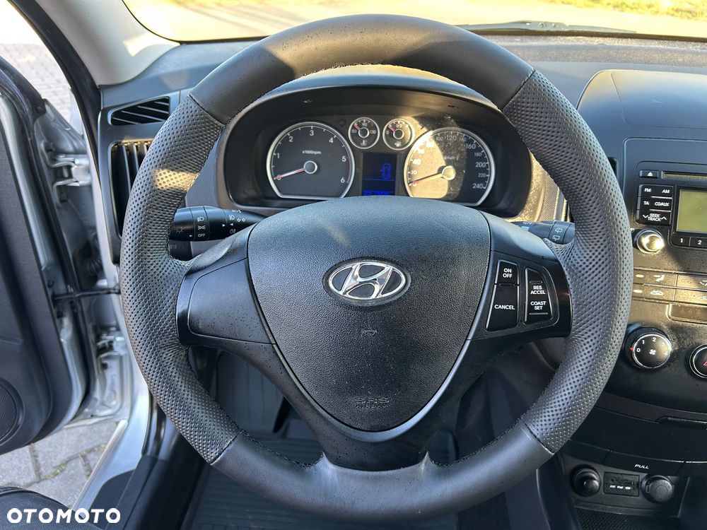 Hyundai i30 i30cw 1.6 CRDi FIFA WM Edition - 21