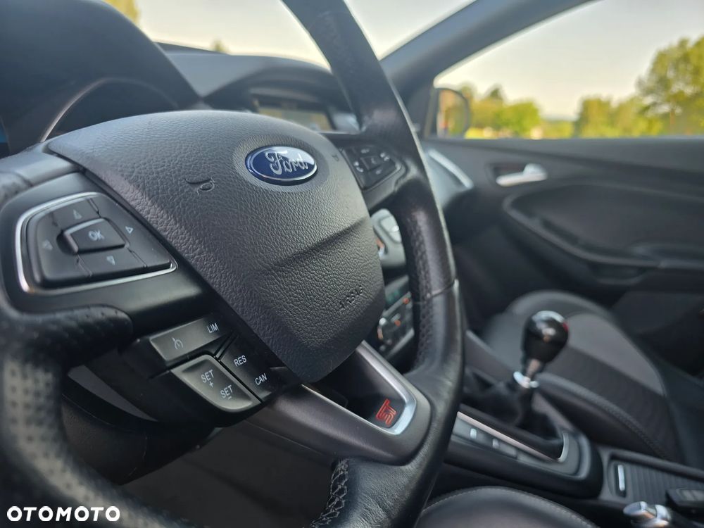 Ford Focus 2.0 EcoBoost ST mit Leder-Exclusiv-Paket - 19