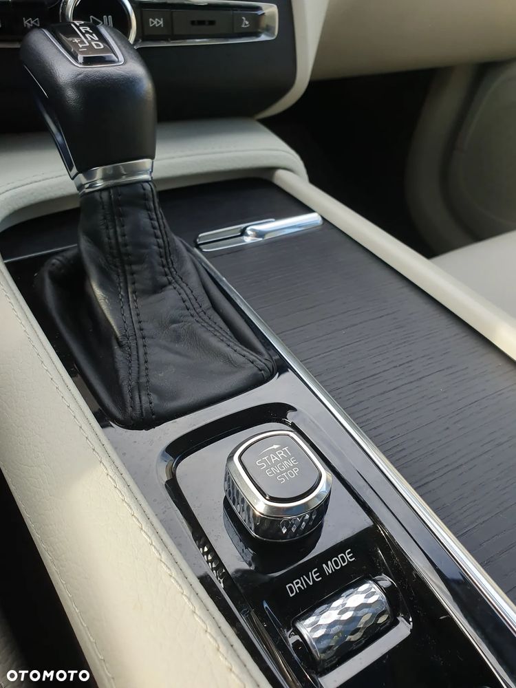 Volvo XC 90 T6 GPF AWD Momentum - 21