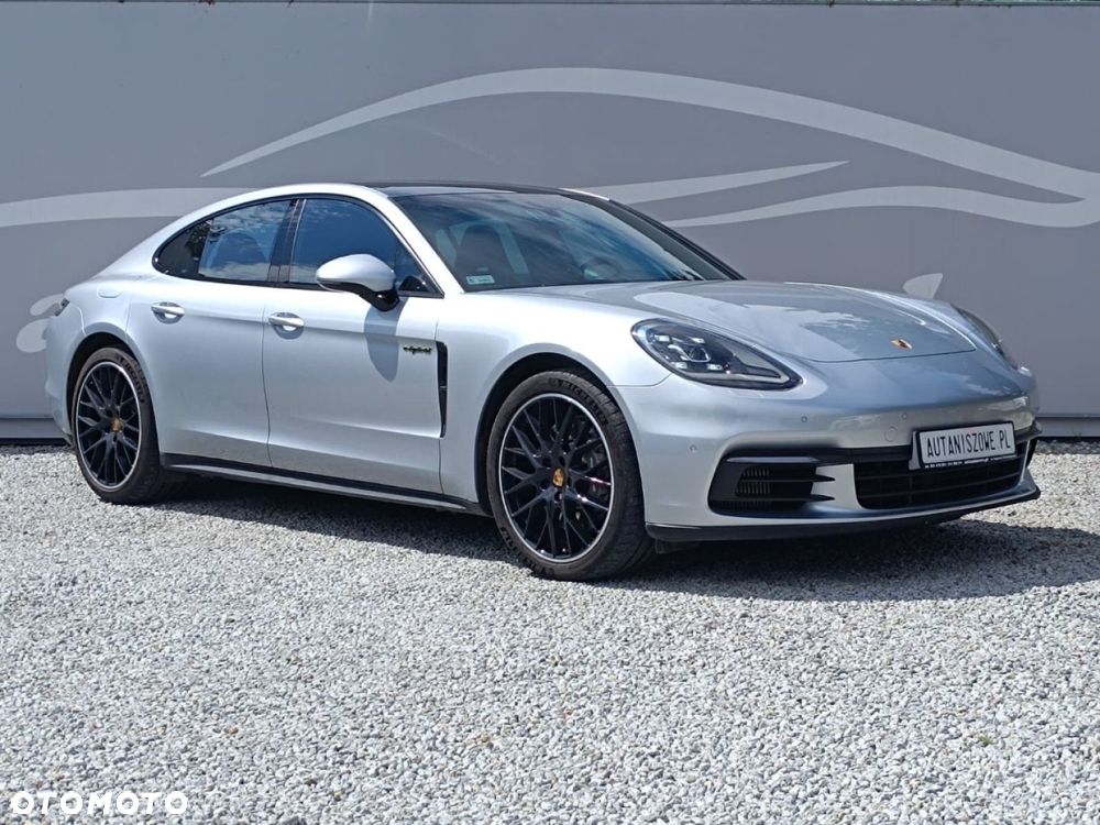 Porsche Panamera - 4