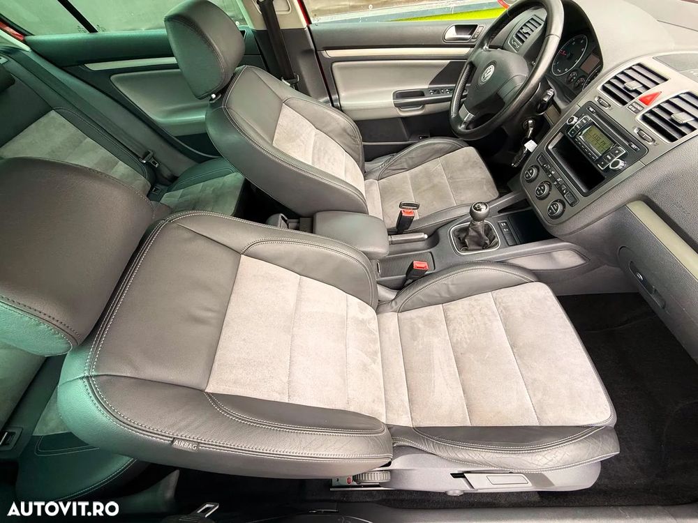 Volkswagen Golf 2.0 TDI DPF 4Motion Highline - 17