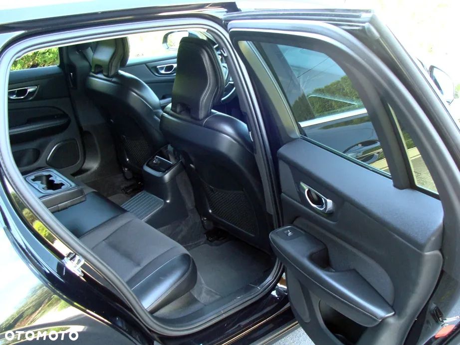 Volvo V60 T6 AWD Recharge Plus Dark - 14