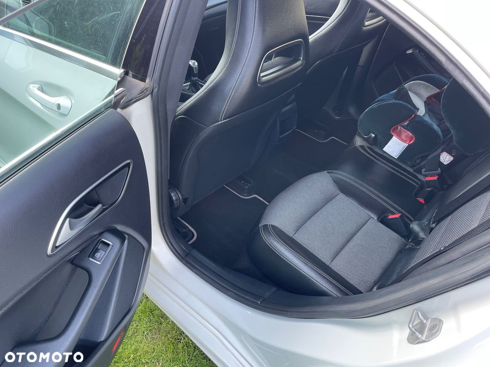 Mercedes-Benz CLA 180 (CDI) d - 9