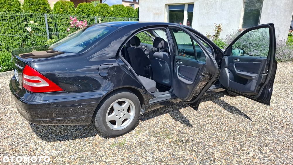 Mercedes-Benz Klasa C 180 Kompressor Classic - 11