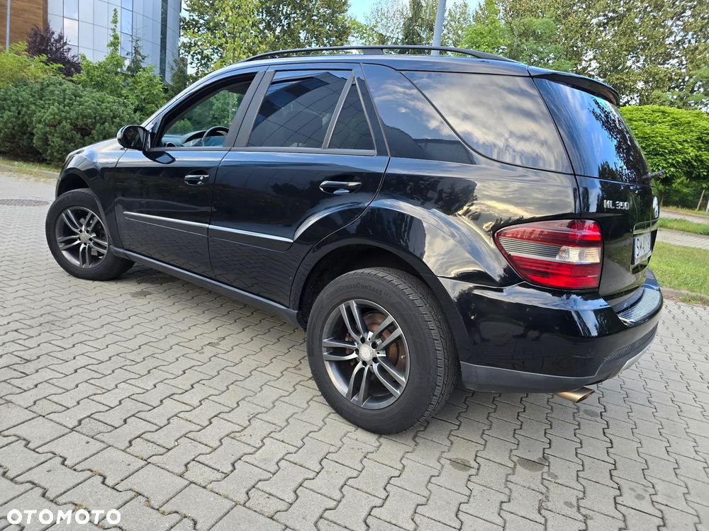 Mercedes-Benz ML 350 4-Matic - 23