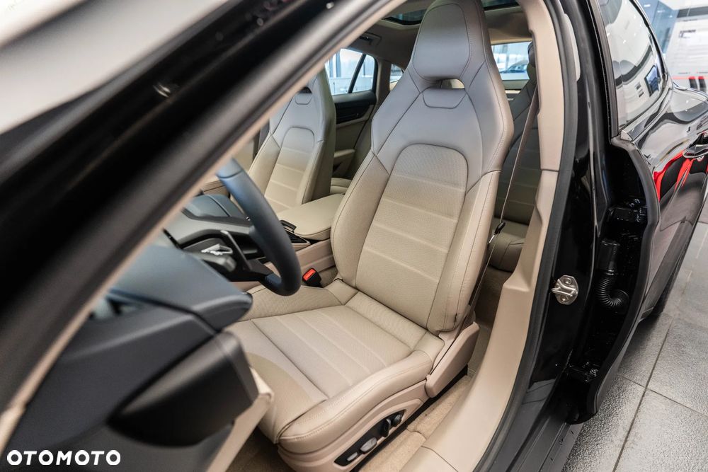 Porsche Panamera 4 E-Hybrid PHEV - 9