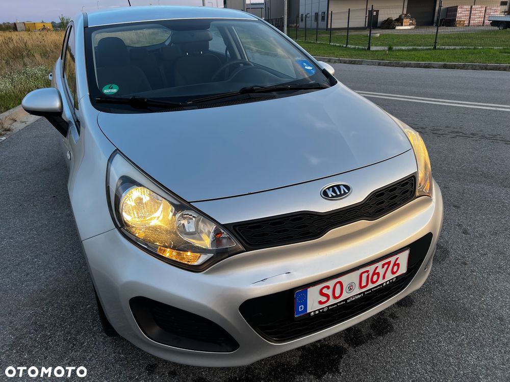 Kia Rio 1.2 L - 12