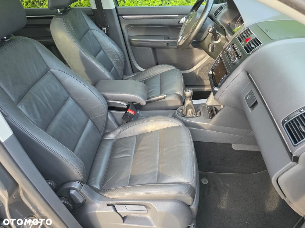Volkswagen Touran - 9