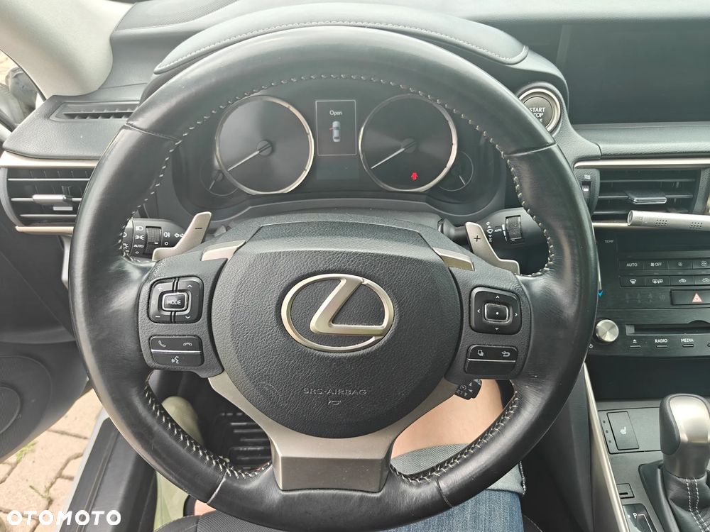 Lexus IS - 13