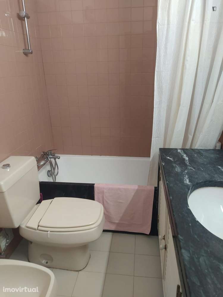 Quarto - localizado em Torres vedras - Grande imagem: 5/6