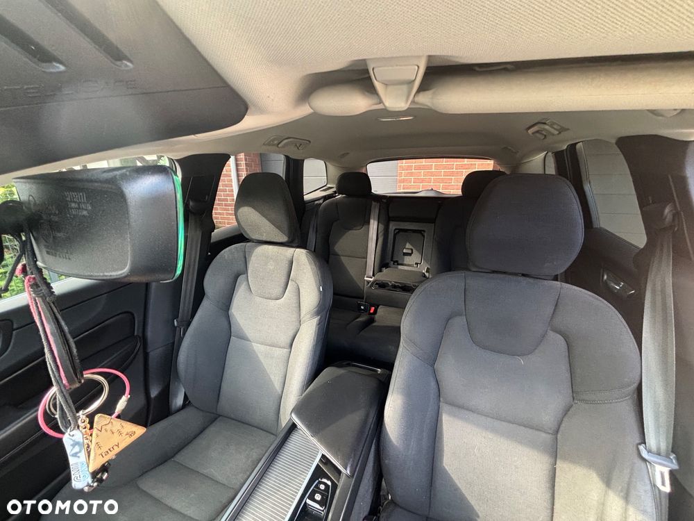 Volvo XC 60 B4 D AWD Momentum Pro - 19