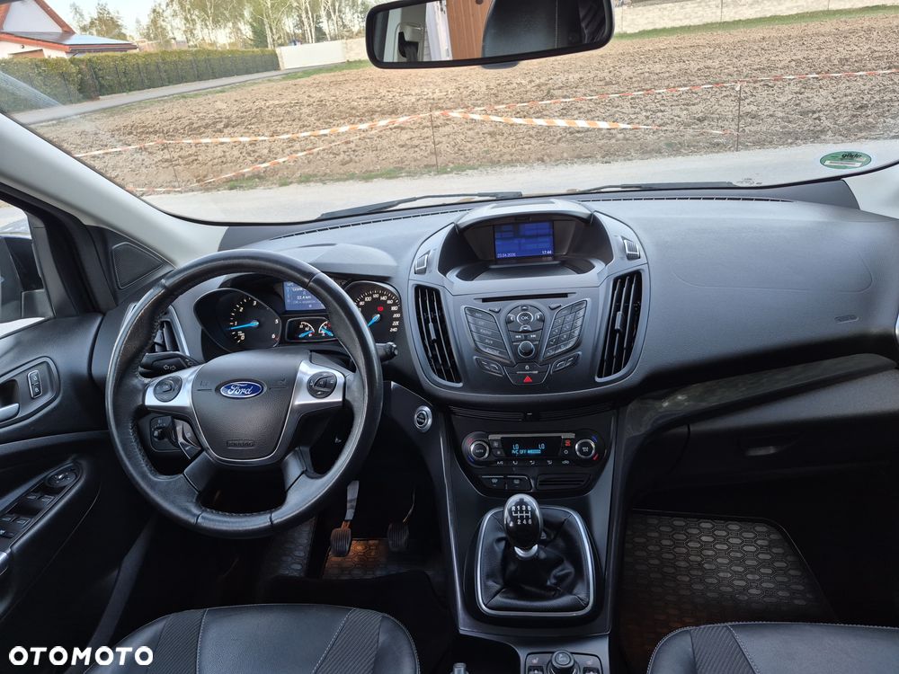 Ford Kuga 2.0 TDCi 2x4 Titanium - 12