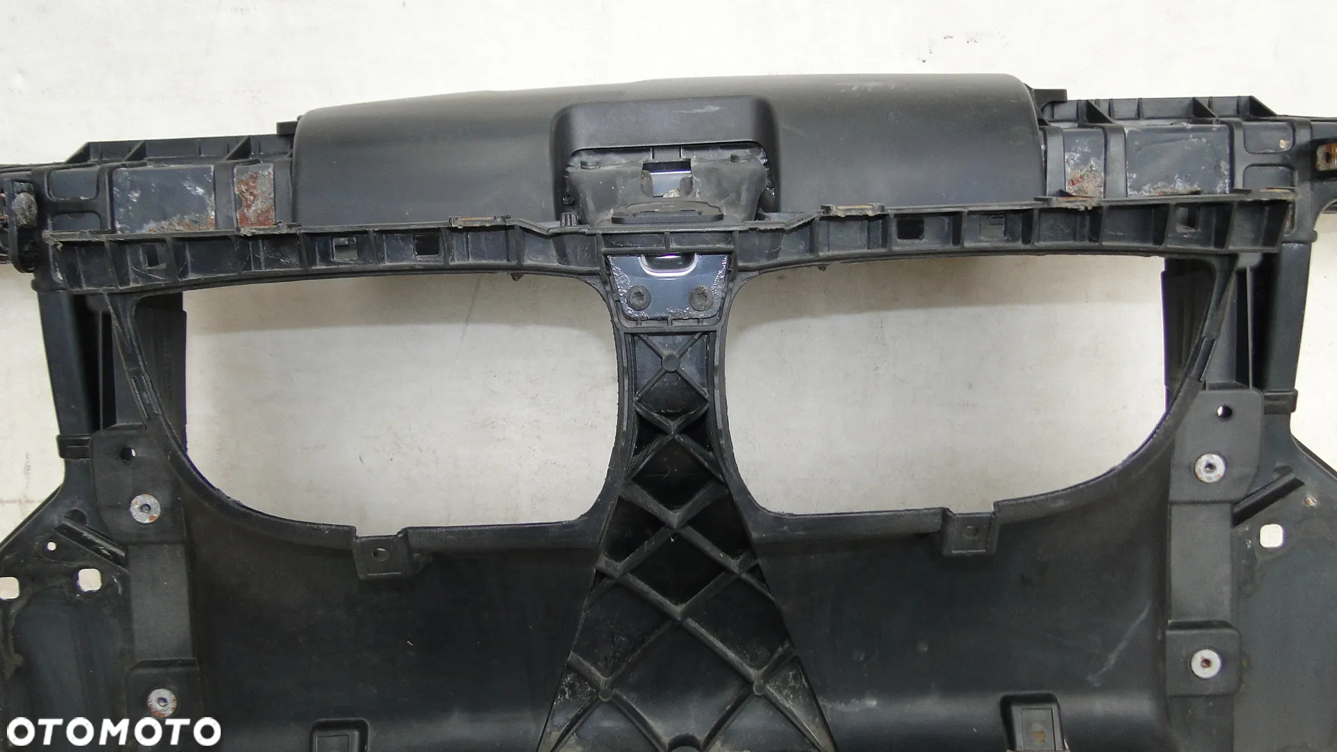 BMW 1 E87 E88 E82 E81 PAS PRZEDNI WZMOCNIENIE CZOŁOWE 2.0D - 3