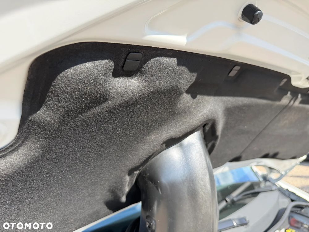 Volkswagen CRAFTER VAN VAT-1 z ZABUDOWĄ SERWISOWĄ WARSZTAT StoreVAN Półki, Szuflady, Kuwety na drobne przedmioty, Masaż fotela kierowcy, Fotel pneumatyczny terapeutyczny pilot ergoActive, Podgrzewana szyba, Kierownica wielofunkcyjna, Tempomat, Ogr. prędkości, Minibar, Fabrycne parktroniki przód i tył, DMC:3500kg, Homologacja haka 3000kg! Duża ładowność 1315kg Model L2H1 Paka dł. 3450mm - 16