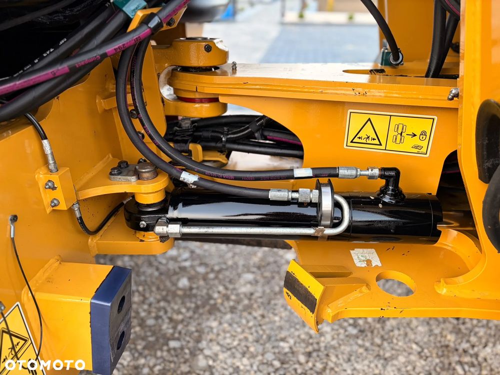 Caterpillar 907M - 10