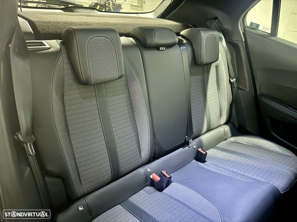 Peugeot 2008 1.2 PureTech Allure Pack EAT8 - 29