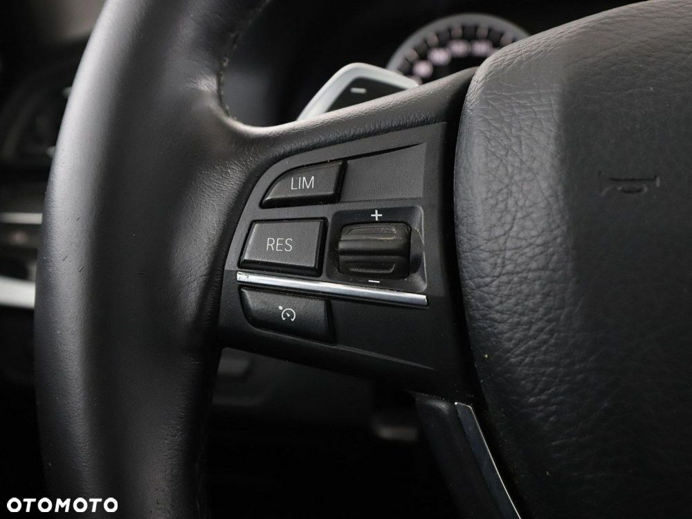 BMW Seria 5 520d xDrive - 33