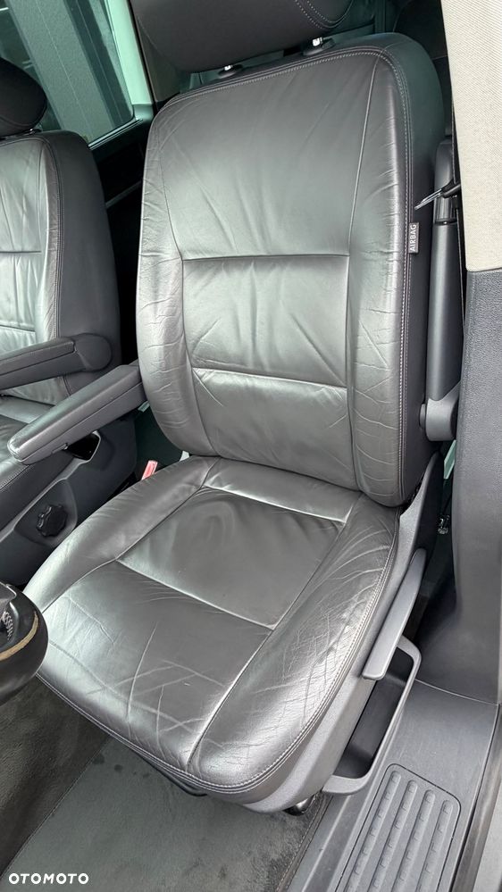 Volkswagen Caravelle - 10