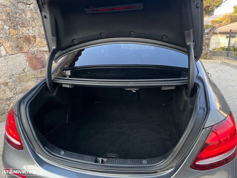 Mercedes-Benz E 220 d AMG Line - 51