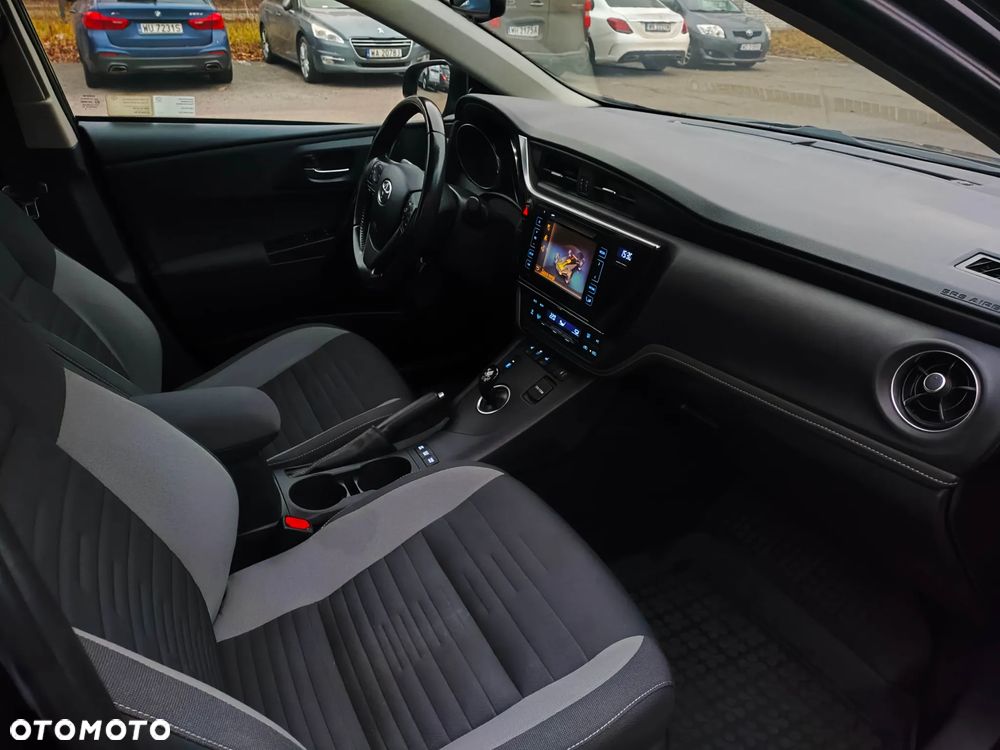 Toyota Auris Hybrid 135 Prestige - 24