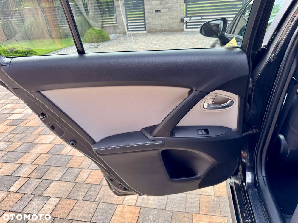 Toyota Avensis Combi 1.8 Multidrive S Executive - 10