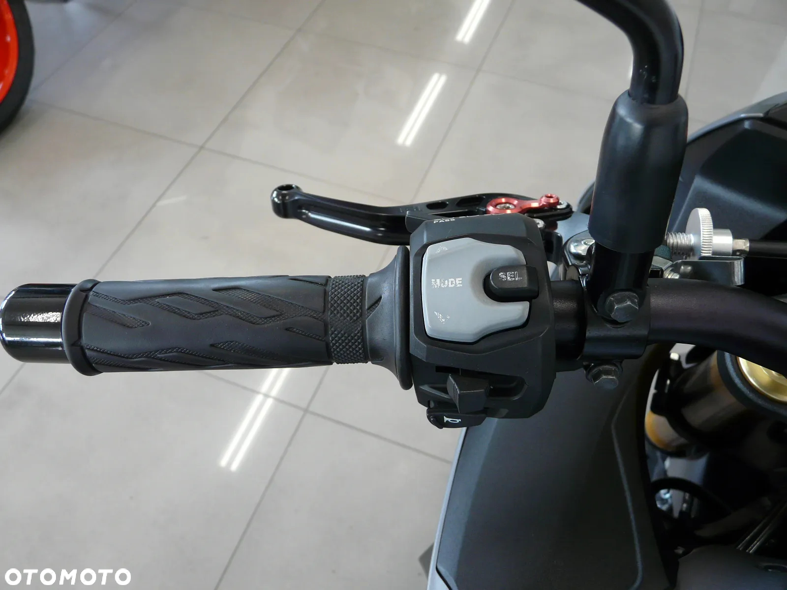 Suzuki GSX 1000 - 15