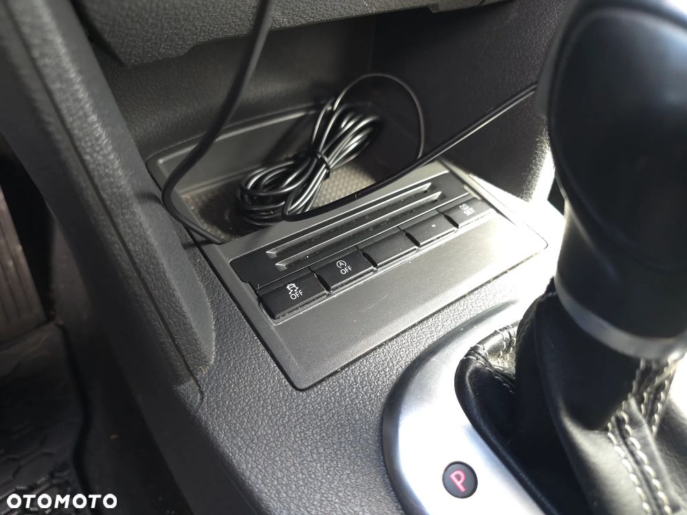 Volkswagen Touran 1.6 TDI DPF BlueMotion Technology DSG MATCH - 24