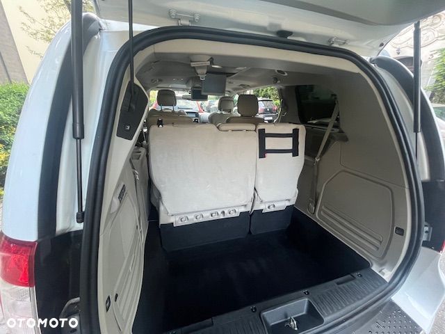 Chrysler Town & Country 3.6 Limited - 19