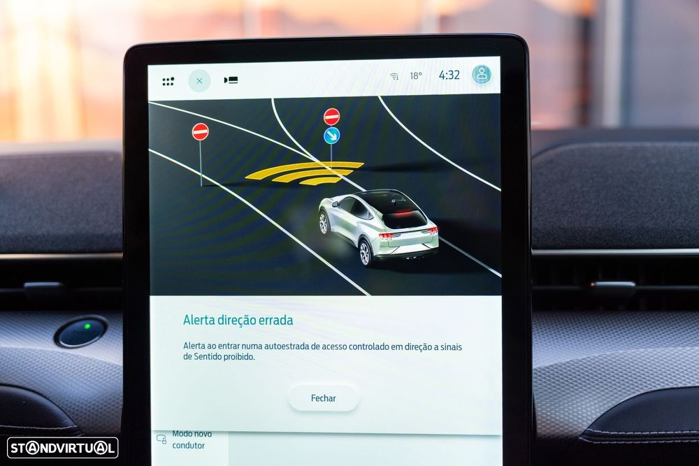 Ford Mustang Mach-E AWD PREMIUM - 17