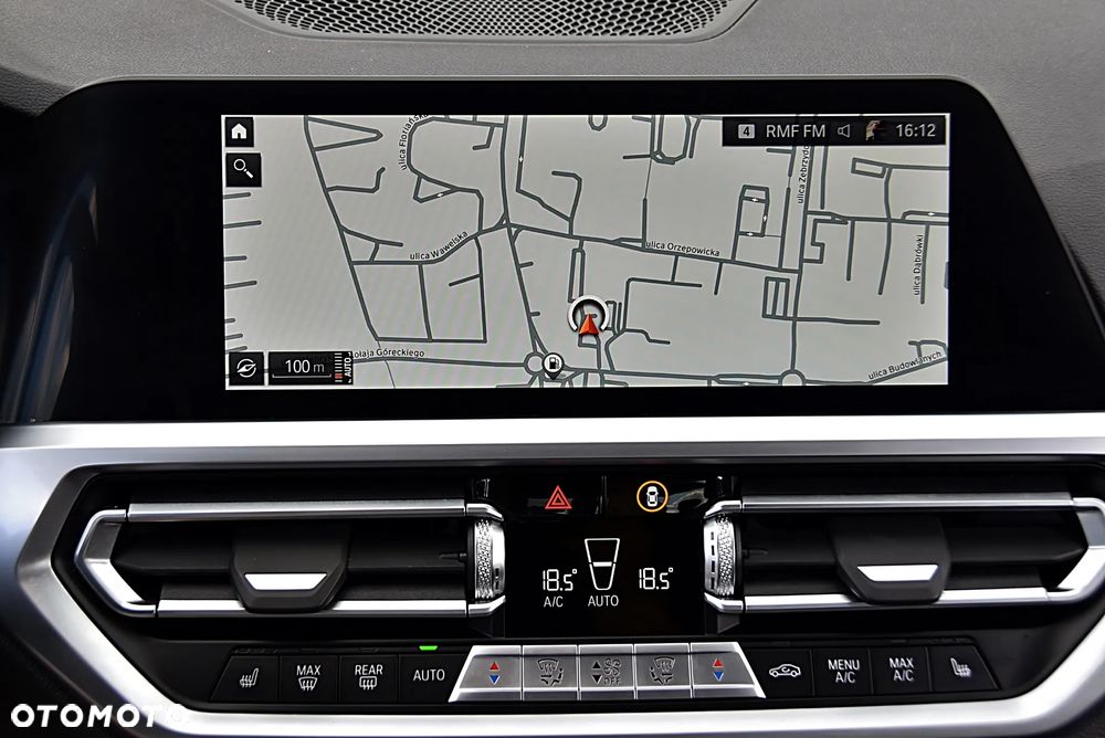 BMW Seria 3 330i xDrive - 28