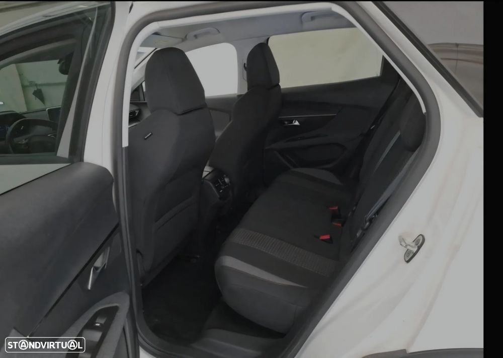Peugeot 3008 1.2 PureTech Allure EAT8 - 4