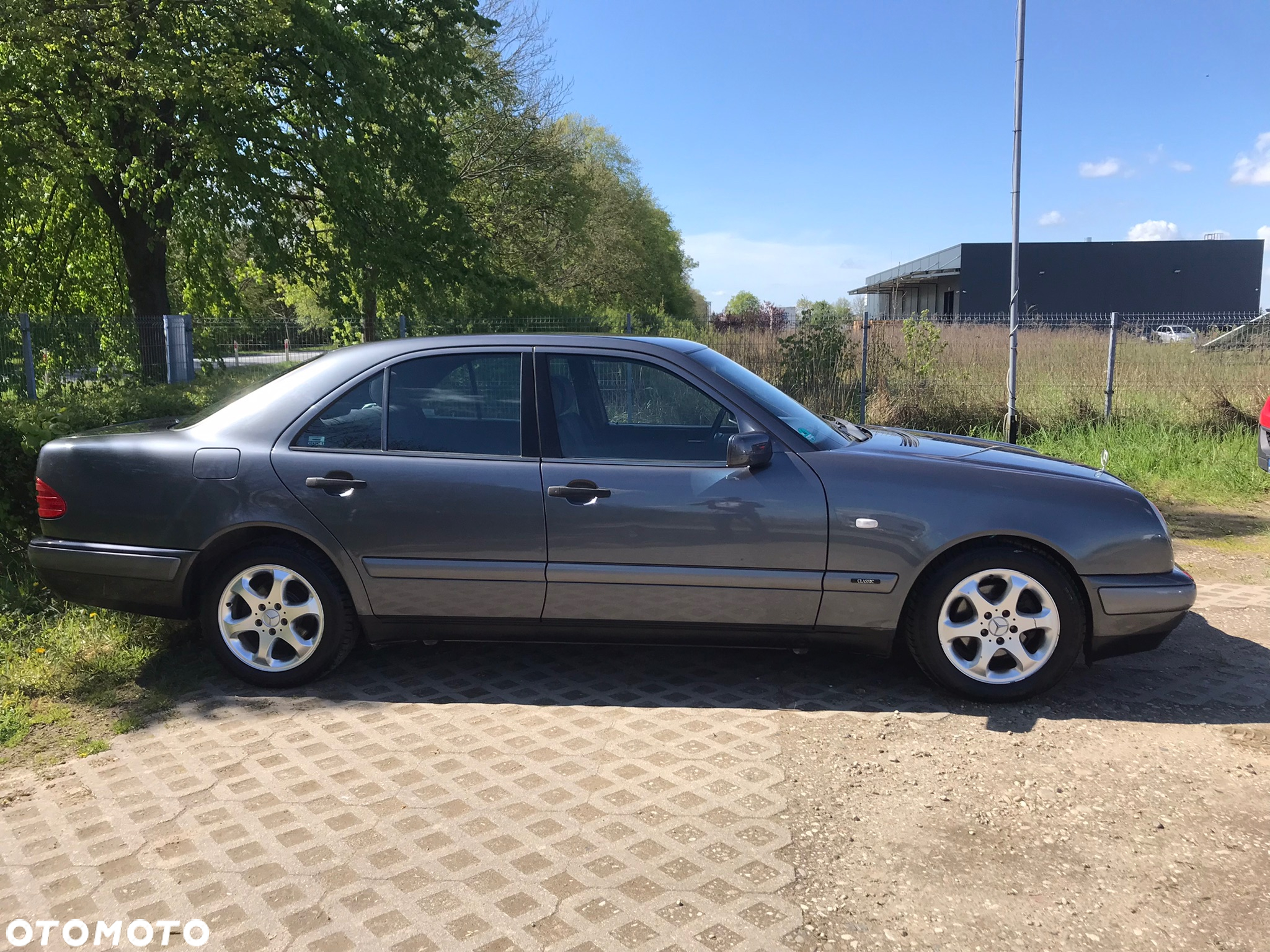 Mercedes-Benz Klasa E 200 Classic - 4