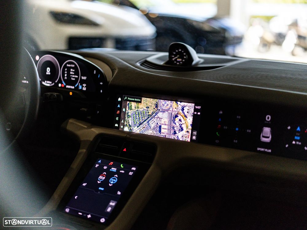 Porsche Taycan Sport Turismo - 24