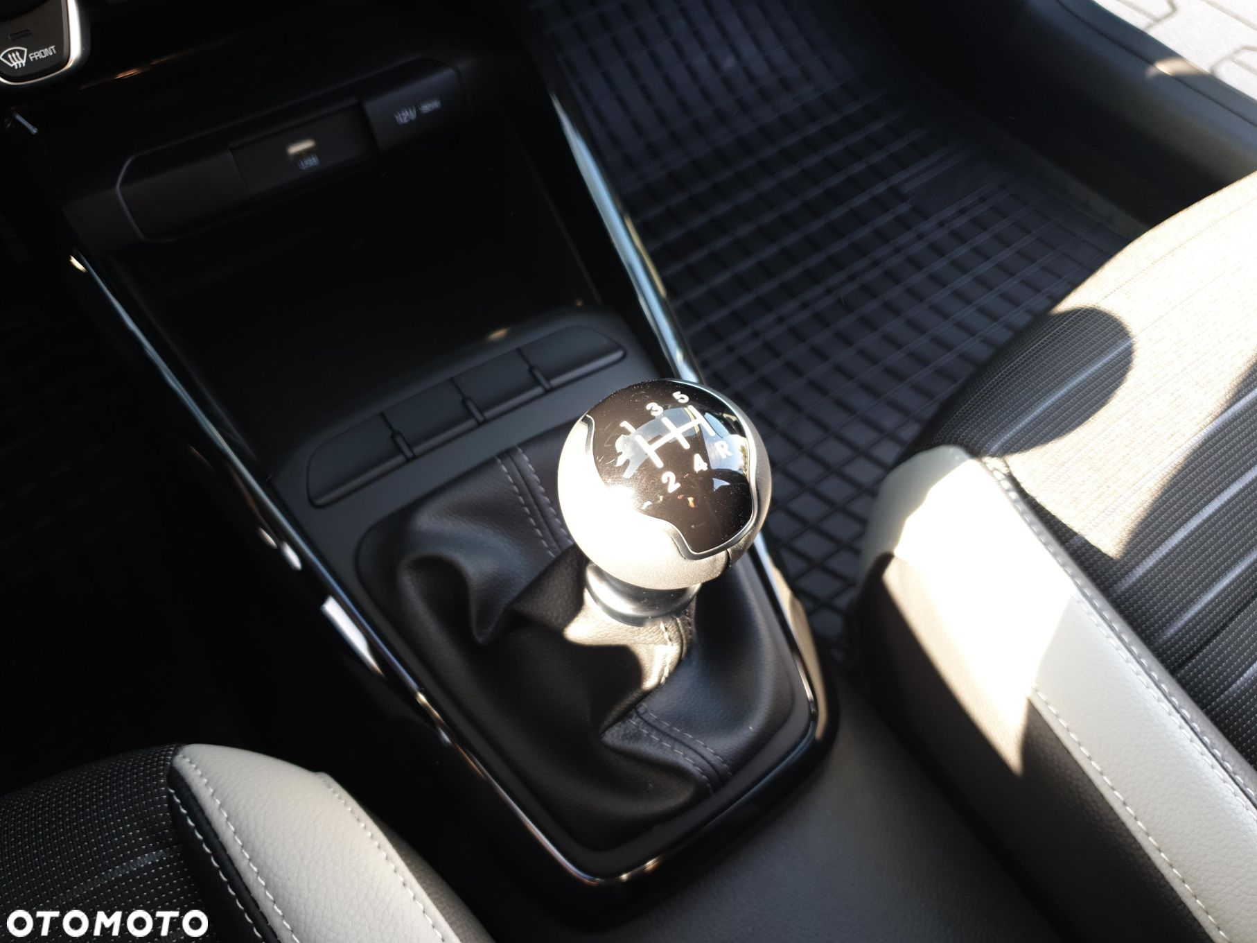 Kia Stonic - 12