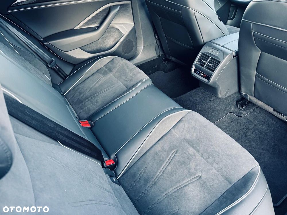 Volkswagen Passat - 21