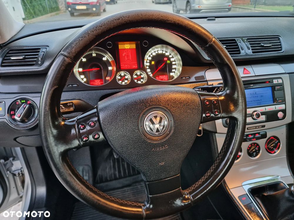 Volkswagen Passat 2.0 TDI Comfortline - 8