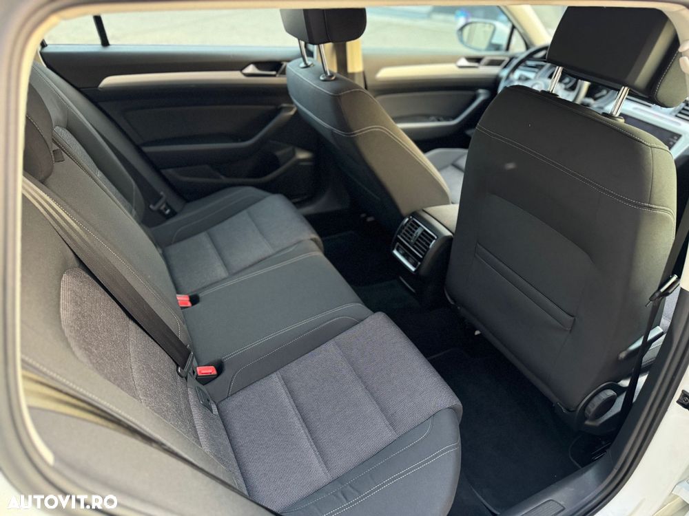 Volkswagen Passat 2.0 TDI SCR DSG (BlueM Tech) Comfortline - 18