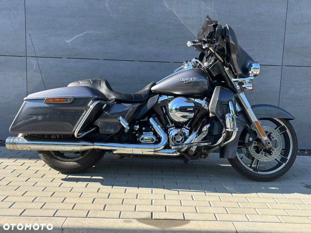 Harley-Davidson Touring Street Glide - 2