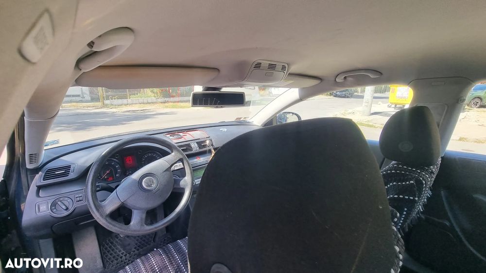 Volkswagen Passat Variant 1.6 FSI Comfortline - 5