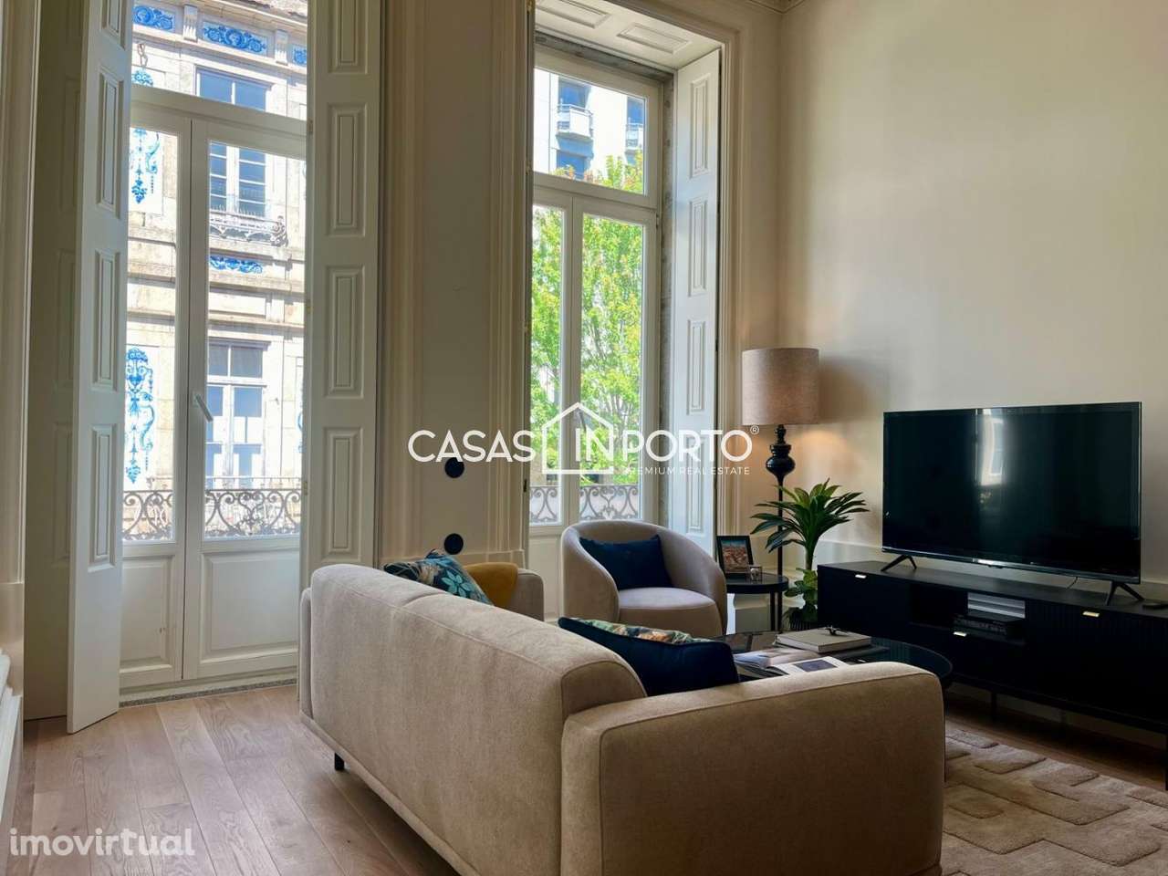 Mezanino com varanda, junto ao Bolhão - Centro histórico do Porto - Grande imagem: 2/21