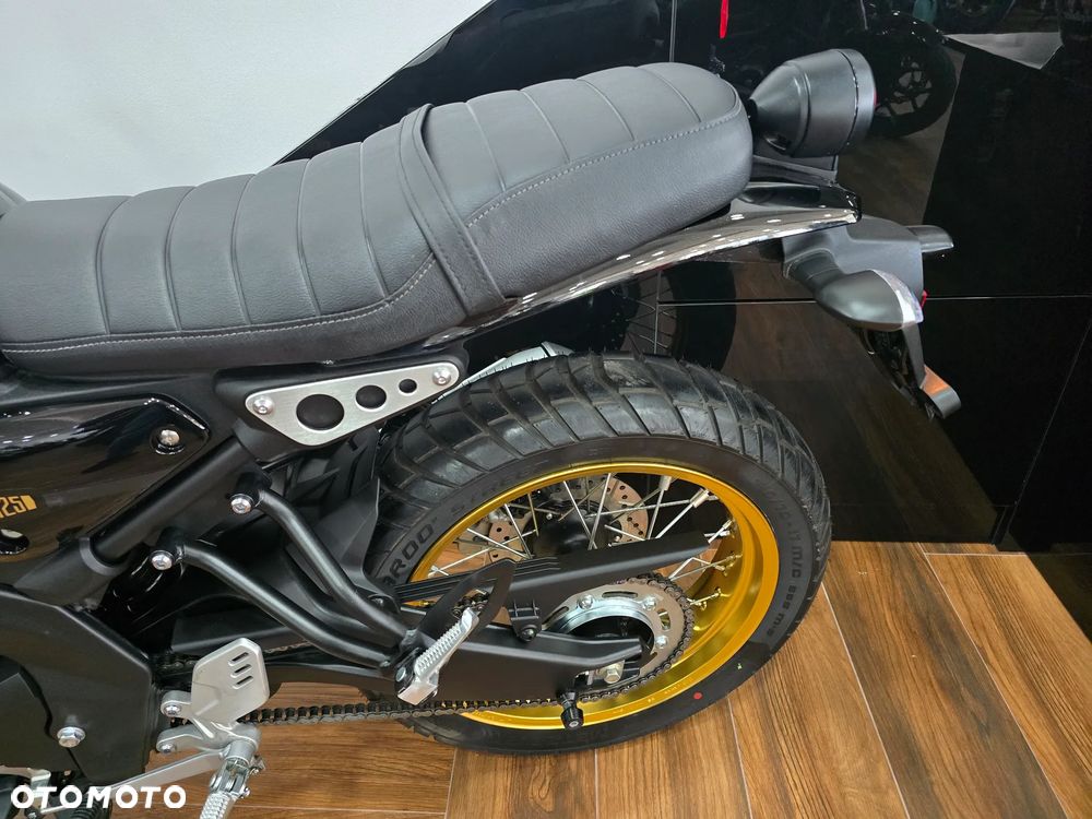 Yamaha XSR - 12