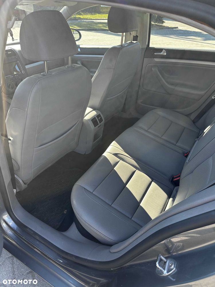 Volkswagen Jetta - 6